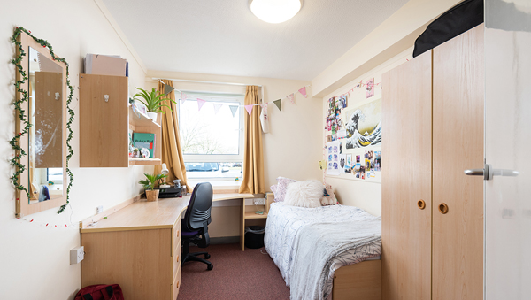 A band 3 ensuite room in james college